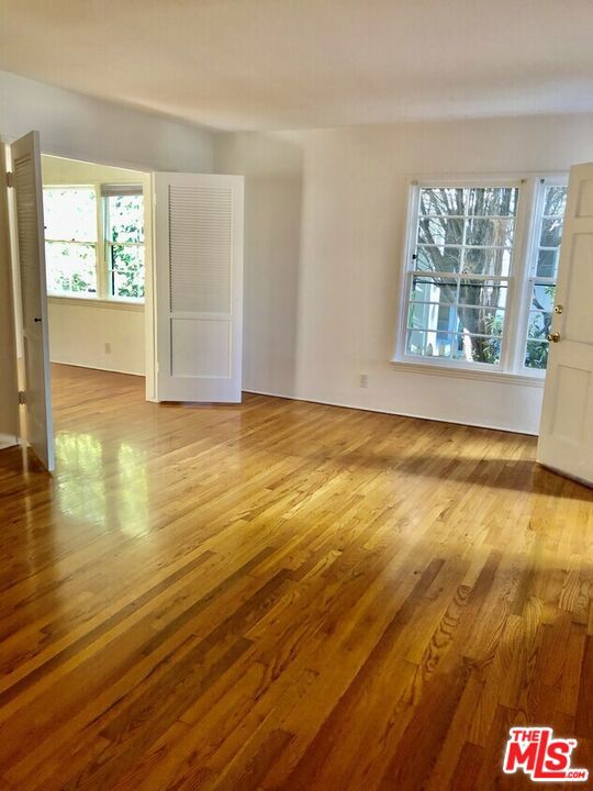 1231 Devon Avenue, Los Angeles CA: https://media.crmls.org/mediaz/45fa7327-cb94-468c-8b04-b12812ac1dd1.jpg