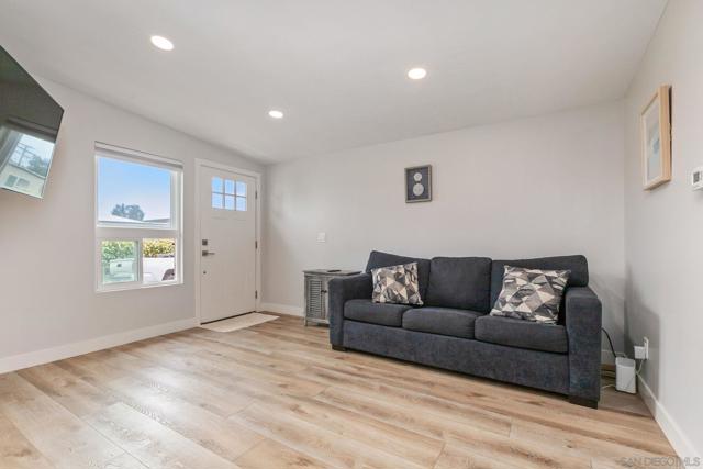 132 134 Phoebe St, Encinitas CA: https://media.crmls.org/mediaz/45fb5cae-5c06-4b00-88e5-c88110e5a183.jpg