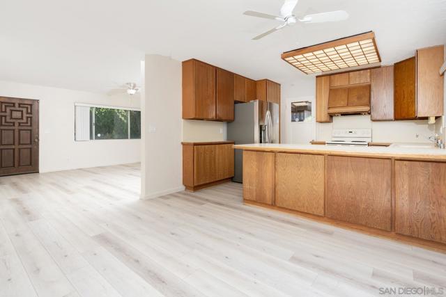 4975 Whipple Way, San Diego CA: https://media.crmls.org/mediaz/45fb7507-29e2-4217-90b1-4c9aad6f2559.jpg