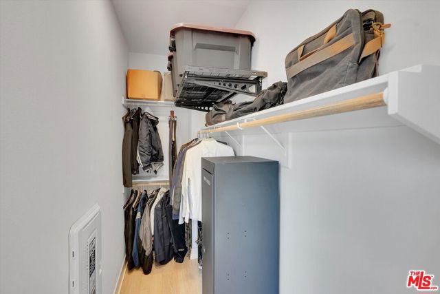 2927 Exposition Place, Los Angeles CA: https://media.crmls.org/mediaz/45fbe1d5-5885-42d2-b842-af2a3db1d25c.jpg