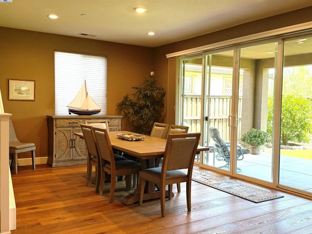 6822 Spanner Ct, Tracy CA: https://media.crmls.org/mediaz/45fc41b5-de08-4274-be72-a1ba8bc23f8f.jpg
