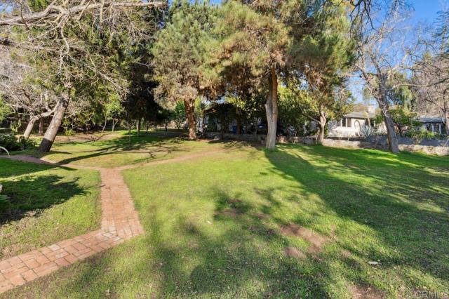 10880 Hess Drive, La Mesa CA: https://media.crmls.org/mediaz/45fcb4fd-65ee-413d-ba4f-f42770fc102a.jpg