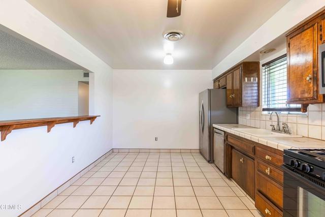 Detail Gallery Image 5 of 26 For 1215 Mckinley Ave, Bakersfield,  CA 93308 - 3 Beds | 2 Baths
