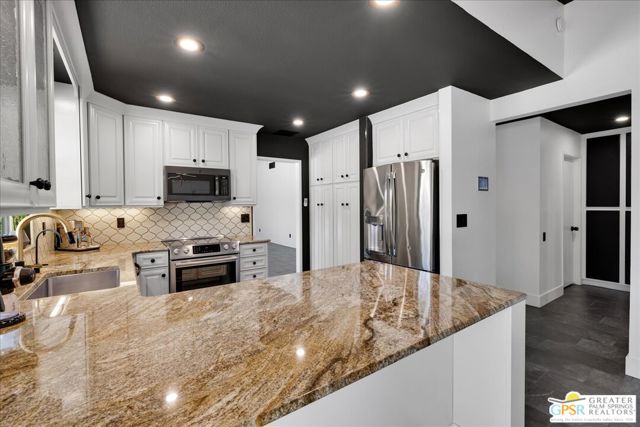 3190 E Loma Vista Circle, Palm Springs, CA 92264