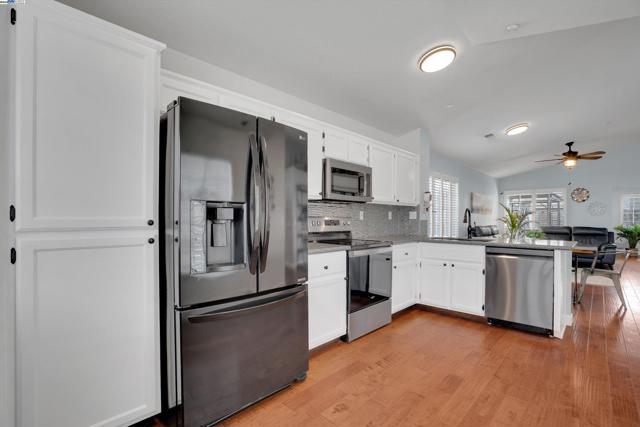 631 Splitrail Ct, Livermore CA: https://media.crmls.org/mediaz/45ffb530-2868-44e2-8a3e-db77881c7382.jpg