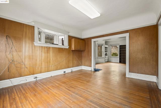 3050 Shattuck, Berkeley CA: https://media.crmls.org/mediaz/45fff201-7d53-489f-8484-4a178589f43f.jpg