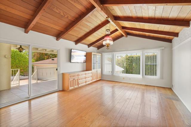 108 W Kenneth Road, Glendale CA: https://media.crmls.org/mediaz/46006ec1-27e7-4a8c-8861-eb9c9579c0d3.jpg