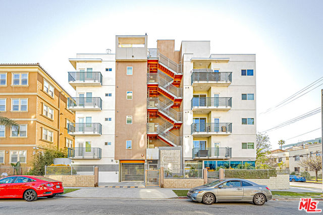 903 S New Hampshire Avenue, Los Angeles CA: https://media.crmls.org/mediaz/460085bf-1491-4f52-a27c-9c7aca1df7ef.jpg