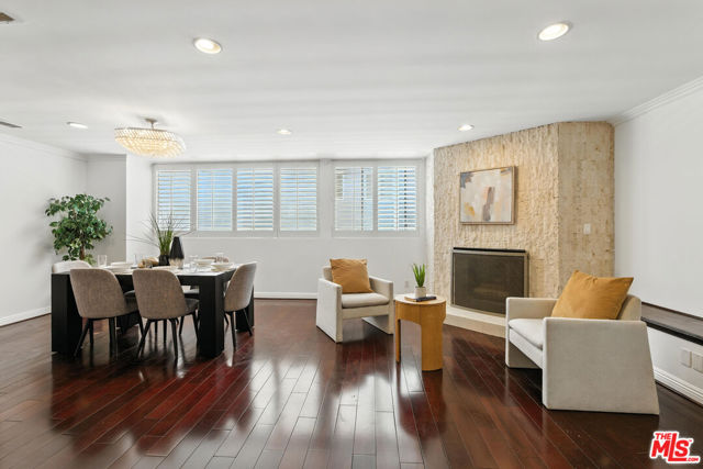 321 N Oakhurst Drive, Beverly Hills CA: https://media.crmls.org/mediaz/4600fe04-f6df-453d-a363-3d899b40e304.jpg