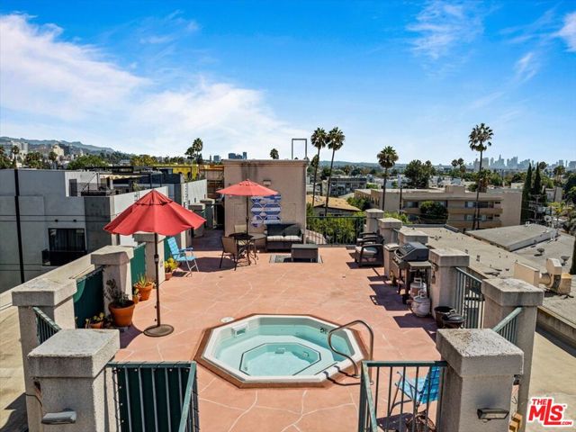 1342 N Sierra Bonita Avenue, West Hollywood CA: https://media.crmls.org/mediaz/4601e57a-0816-494d-816c-e80ed1714151.jpg