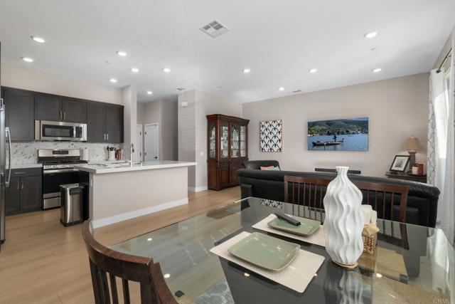 Detail Gallery Image 8 of 42 For 1220 Sunrise View #101,  San Marcos,  CA 92078 - 3 Beds | 2/1 Baths