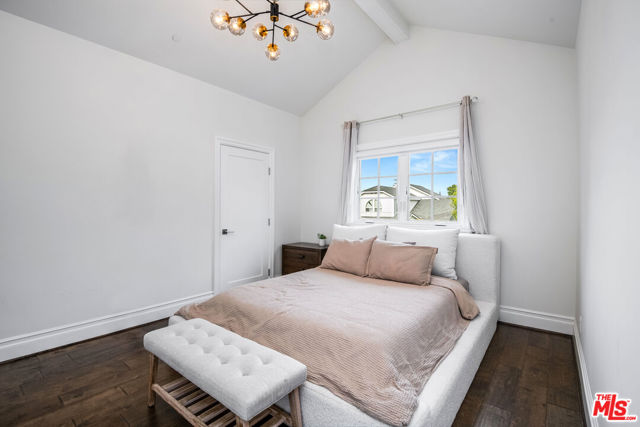 4469 Stern Avenue, Sherman Oaks CA: https://media.crmls.org/mediaz/46037a8a-967e-4033-9f22-8aaad5b33950.jpg