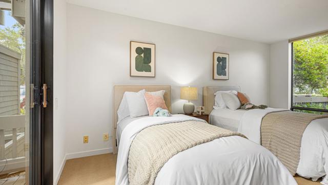 11 Hawk View, Portola Valley CA: https://media.crmls.org/mediaz/46037ba2-66ef-4db5-a9b6-ca7f4cff657e.jpg