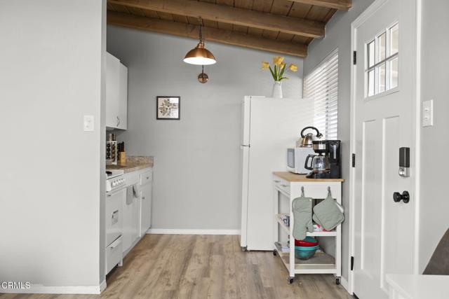 1132 1142 Pittsfield Lane, Ventura CA: https://media.crmls.org/mediaz/46049563-aaa8-4c29-af41-8452b54588a1.jpg