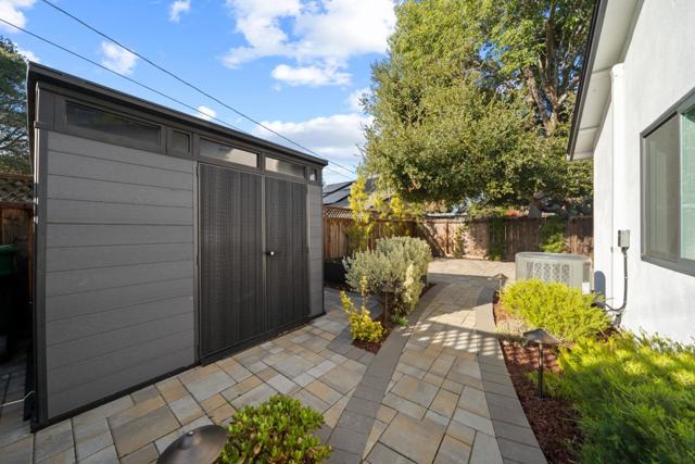 108 Durham Street, Menlo Park CA: https://media.crmls.org/mediaz/4604ab0e-1bb2-4602-96f1-8219135e05d4.jpg