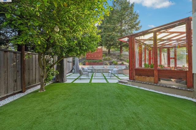 8244 Brittany Dr, Dublin CA: https://media.crmls.org/mediaz/46054379-92d2-4fb4-86b7-db3a62a3b973.jpg