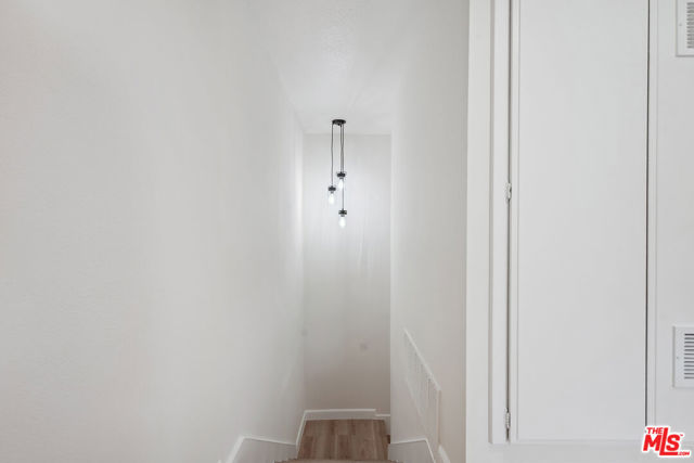 17109 Palisades Circle, Pacific Palisades CA: https://media.crmls.org/mediaz/46054daf-6176-4abc-9234-ccfcbefb601f.jpg