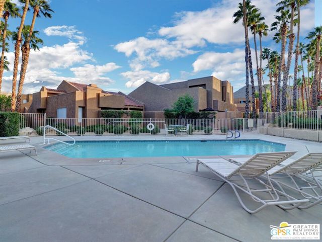 73429 Foxtail Lane, Palm Desert CA: https://media.crmls.org/mediaz/46059ca9-0a5e-4383-bd20-8df6a458c3c9.jpg