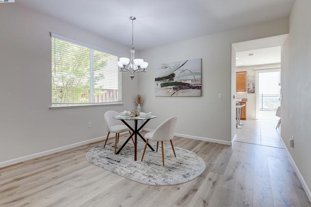 2528 AMANTEA WAY, Dublin CA: https://media.crmls.org/mediaz/460649b9-c1ea-4c39-9b20-1e1bbf584b8c.jpg