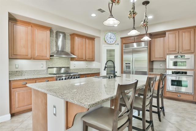 1932 Corte Cantanta, Chula Vista CA: https://media.crmls.org/mediaz/460663ce-aaa9-49c2-abd1-a118b065a848.jpg