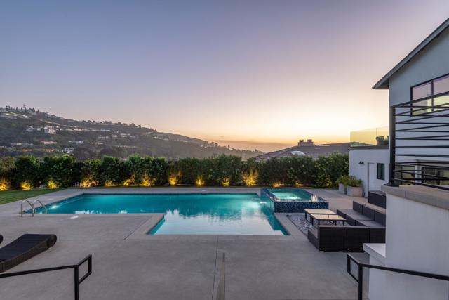 2641 Costebelle Dr, La Jolla CA: https://media.crmls.org/mediaz/4606e06e-5a29-4fe6-855a-a6e0b0548cf4.jpg
