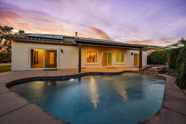 1121 Palmas, Palm Springs CA: https://media.crmls.org/mediaz/4606e0aa-9af1-4fbb-bede-8363696be600.jpg