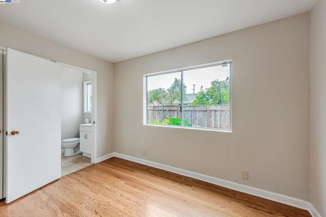 1315 Mersey Ave, San Leandro CA: https://media.crmls.org/mediaz/46071d73-83a5-4b5d-98f8-bfe178bb0daf.jpg