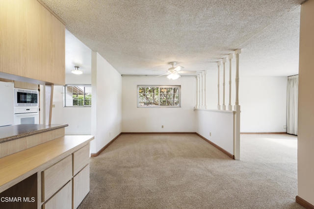 2152 Rockdale Avenue, Simi Valley CA: https://media.crmls.org/mediaz/460798ac-6fee-4101-8e07-d84bc53dfc4b.jpg