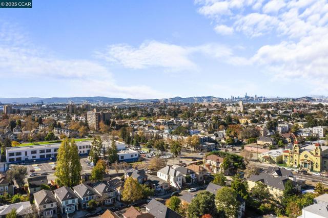 814 20th Street, Oakland CA: https://media.crmls.org/mediaz/46084c43-d032-41e1-aa80-70ddebc50bc4.jpg