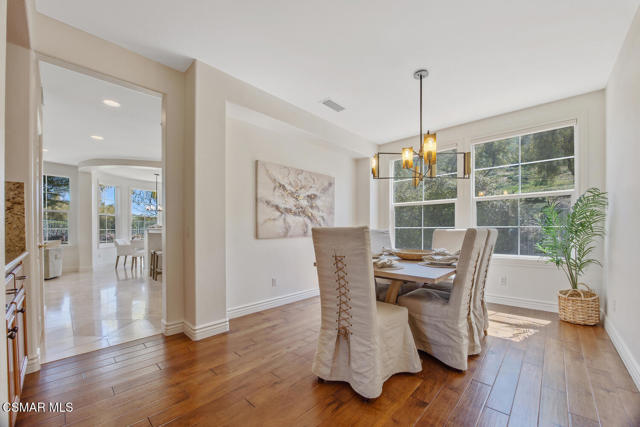 3034 Heavenly Ridge Street, Thousand Oaks CA: https://media.crmls.org/mediaz/4608b7a1-db77-43b3-a057-4edaa526115d.jpg