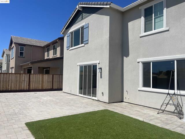 5444 Spring Mountain Ln, Antioch CA: https://media.crmls.org/mediaz/4608cbe4-762f-4f7f-a5c9-8ca0dd049dd6.jpg
