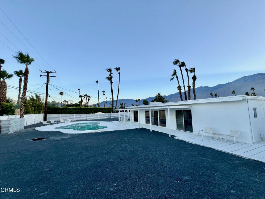 https://media.crmls.org/mediaz/4608f59a-9188-4a64-9983-edbfe990fc14.jpg?preset=X-Large