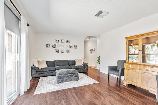 2105 Geneva Drive, Modesto CA: https://media.crmls.org/mediaz/460901e7-6d4a-48ef-a16c-94da30ee2a0d.jpg