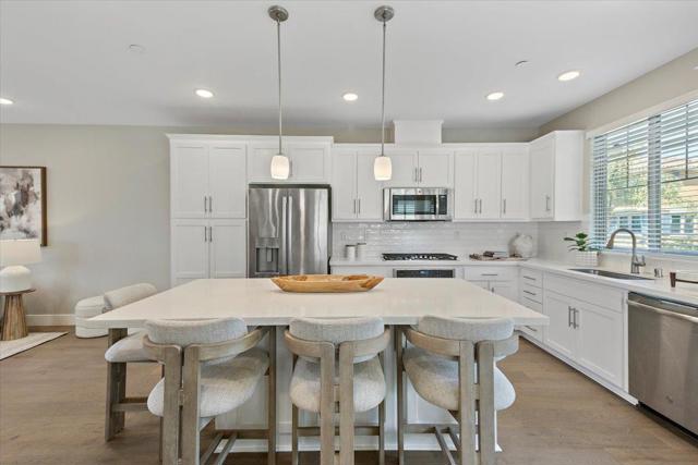 639 Cinnamon Circle, Mountain View CA: https://media.crmls.org/mediaz/46093a1a-fdc3-420a-9372-0ab5e8728515.jpg