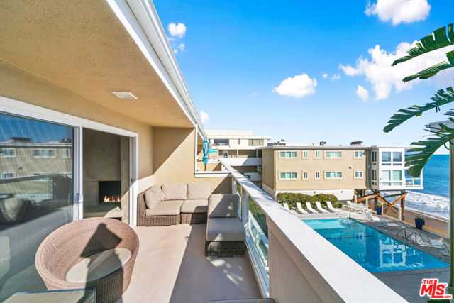 22626 Pacific Coast Highway, Malibu CA: https://media.crmls.org/mediaz/4609c378-34a5-4fde-8b64-77c131d07d67.jpg
