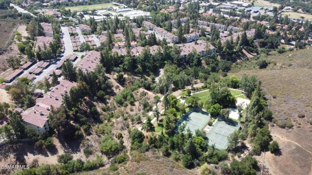 5824 Oak Bend Lane, Oak Park CA: https://media.crmls.org/mediaz/460a12e5-8b2e-414d-8e82-a3abaacfbb11.jpg