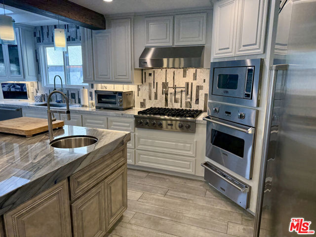 2031 Peninsula Road, Oxnard CA: https://media.crmls.org/mediaz/460a1544-2a58-48e7-a7b7-e98562f22a36.jpg