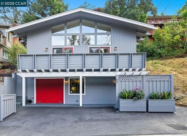 50 Brookwood Rd, Orinda CA: https://media.crmls.org/mediaz/460a2510-af27-4fe2-a573-03639c0fc944.jpg