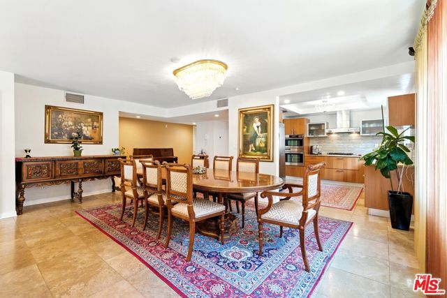 1310 Roxbury Drive, Los Angeles CA: https://media.crmls.org/mediaz/460a651a-6b1d-4deb-9056-80ebb8f536be.jpg