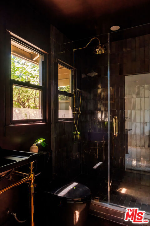 https://media.crmls.org/mediaz/460a733d-77f3-4027-9c18-d89d03284b79.jpg?preset=X-Large