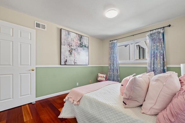 Image 22 of 49 For 41532 Trenouth Street