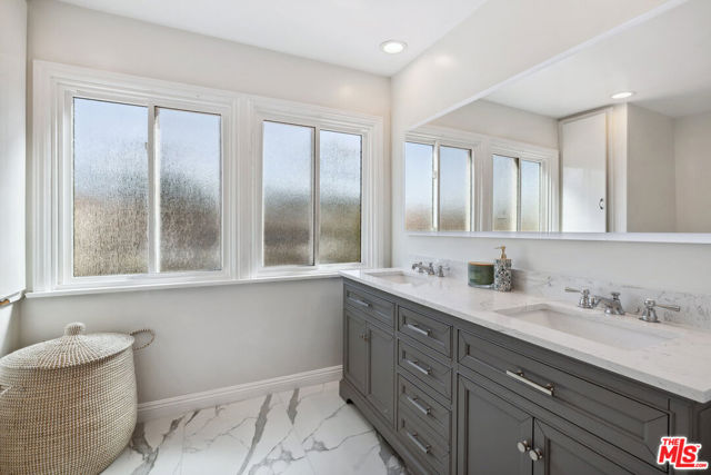4415 Dulcinea Court, Woodland Hills CA: https://media.crmls.org/mediaz/460abac1-6863-4c0d-81da-dc3487e4f9b5.jpg