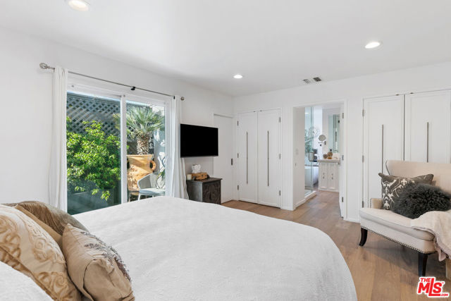 29500 Heathercliff Road, Malibu CA: https://media.crmls.org/mediaz/460acf3c-7a37-4708-9da0-c2ed4c574dac.jpg