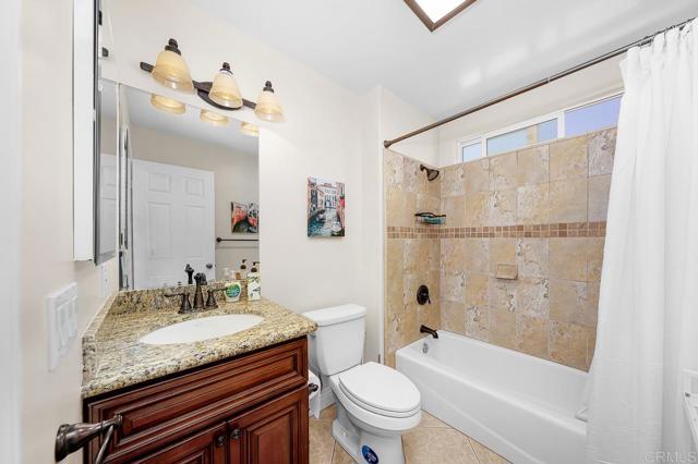 488 Park Way, Chula Vista CA: https://media.crmls.org/mediaz/460b1e0b-6ded-4bd2-b2f4-790cb06367c8.jpg