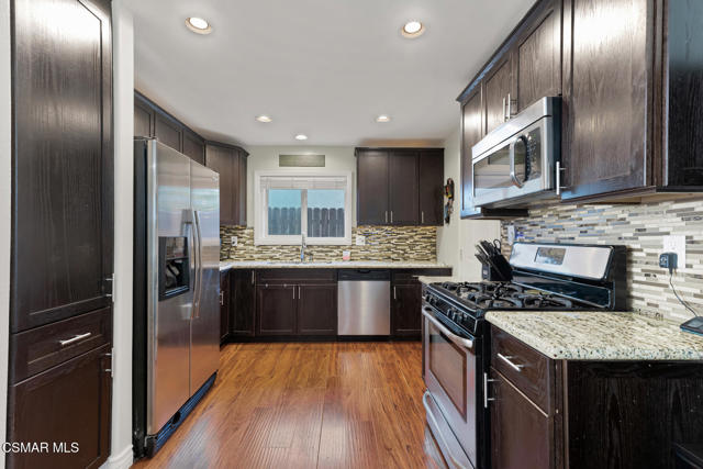 2141 Fitzgerald Road, Simi Valley CA: https://media.crmls.org/mediaz/460b3a51-8665-486d-b200-d720d44fe8df.jpg