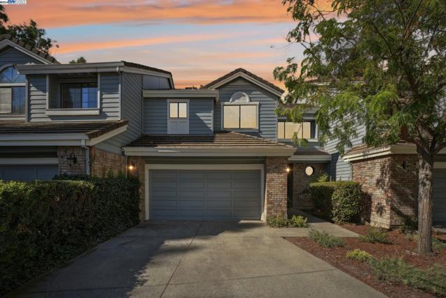108 Kingswood Cir, Danville CA: https://media.crmls.org/mediaz/460c03b6-3f90-47f7-a561-4315023bf5bb.jpg