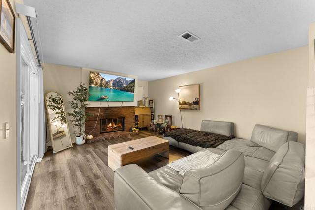 Detail Gallery Image 6 of 24 For 4042 Moratalla, San Diego,  CA 92130 - 3 Beds | 2/1 Baths