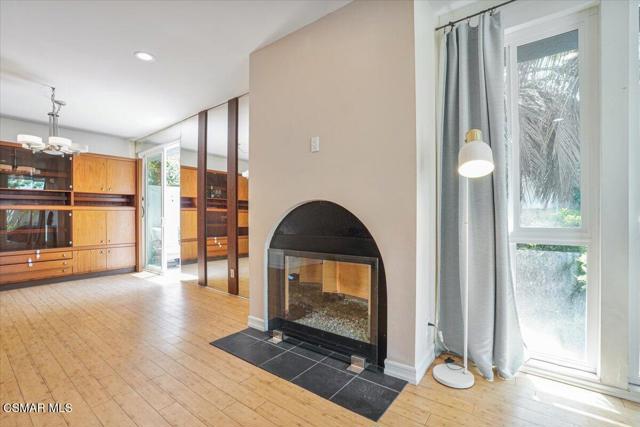 17842 Magnolia Boulevard, Encino CA: https://media.crmls.org/mediaz/460c2081-6dec-4446-909c-54a99bde49a3.jpg