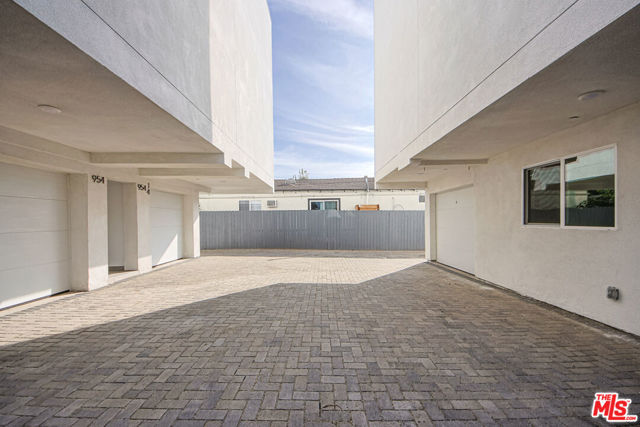954 N Kingsley Drive, Los Angeles CA: https://media.crmls.org/mediaz/460c52b6-a59e-48ad-93b5-a02e3f3b91ba.jpg