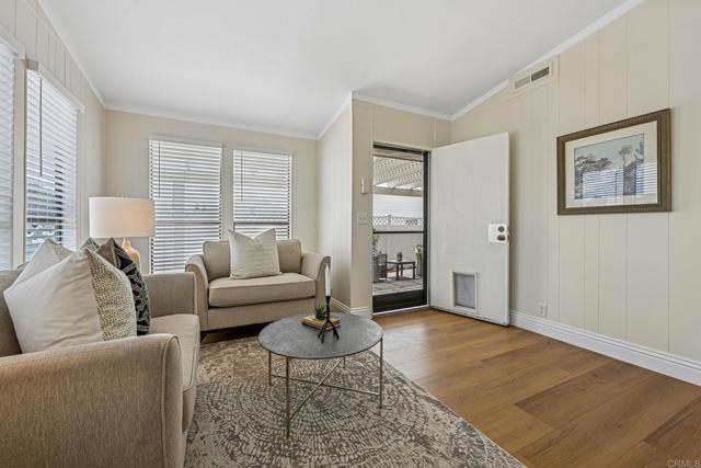 Detail Gallery Image 4 of 58 For 631 via Costa Rica, Vista,  CA 92081 - 2 Beds | 2 Baths
